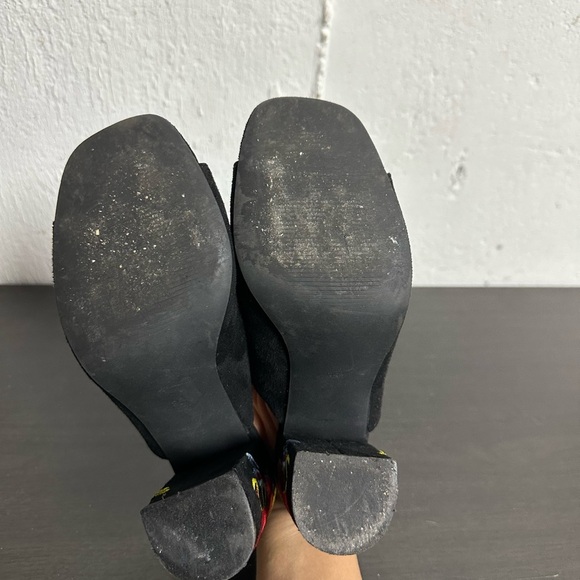 Steve Madden Suede Leather Embroidered Design Sandals size 38 - Picture 3 of 6